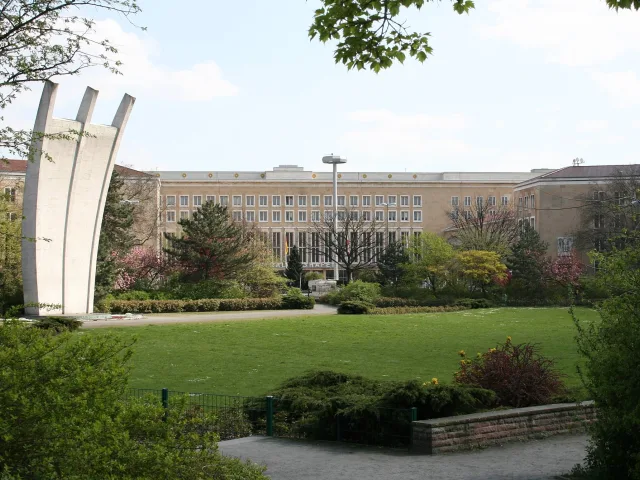 Platz der Luftbrücke